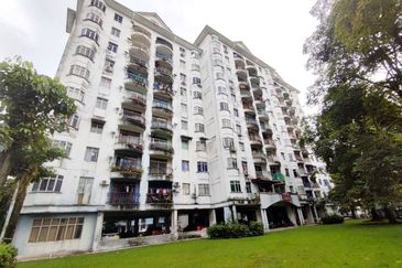 Tasik Heights Apartment