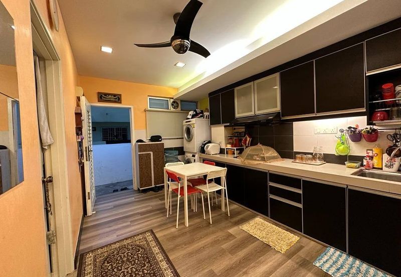 Residensi Bistaria, Ukay Bistari