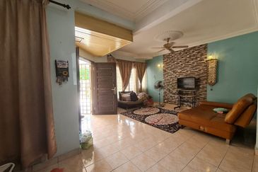 Jalan Akuamarin 7/21