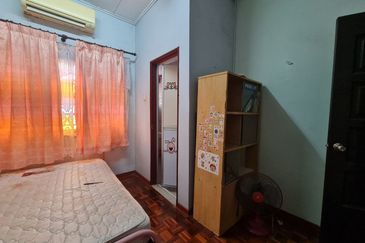 Jalan Akuamarin 7/21