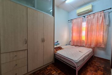 Jalan Akuamarin 7/21