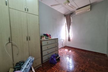 Jalan Akuamarin 7/21