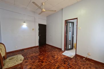 Jalan Akuamarin 7/21