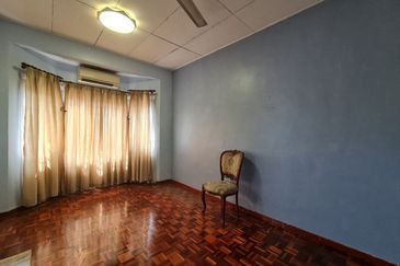 Jalan Akuamarin 7/21