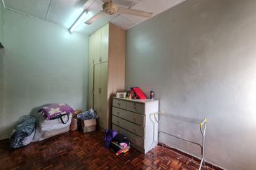 Jalan Akuamarin 7/21