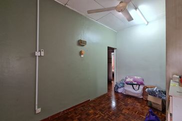 Jalan Akuamarin 7/21