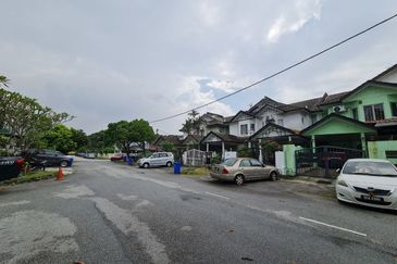Jalan Akuamarin 7/21