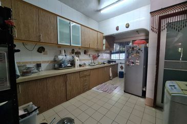 Jalan Akuamarin 7/21