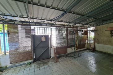 Jalan Akuamarin 7/21