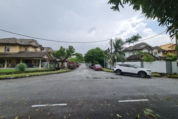 Jalan Akuamarin 7/21