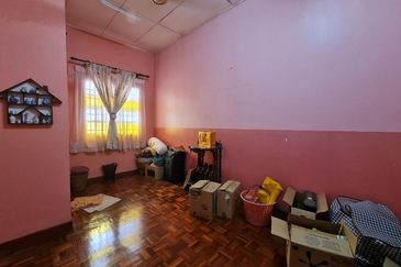 Jalan Akuamarin 7/21