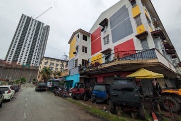 Desa Temenggong Apartment