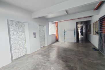 Lily Apartment, Taman Saujana Utama