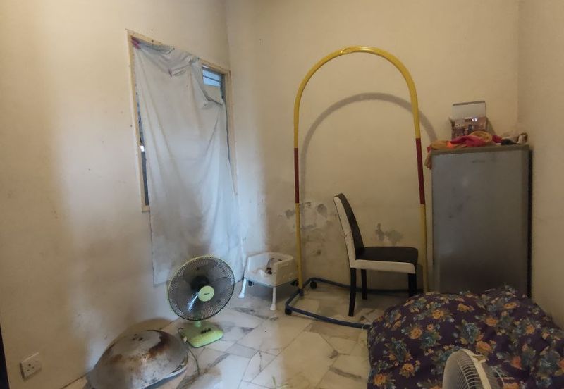 Lily Apartment, Taman Saujana Utama