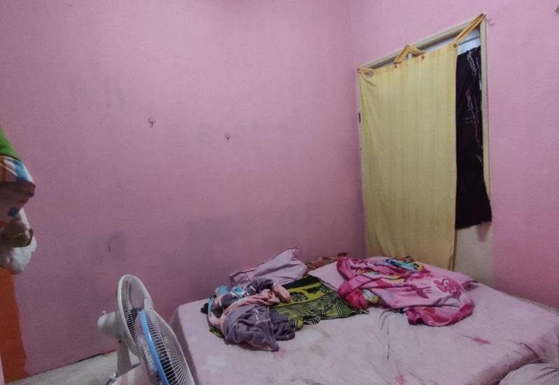 Lily Apartment, Taman Saujana Utama