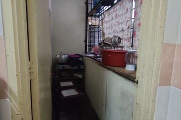 Lily Apartment, Taman Saujana Utama