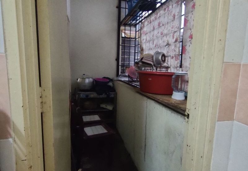 Lily Apartment, Taman Saujana Utama