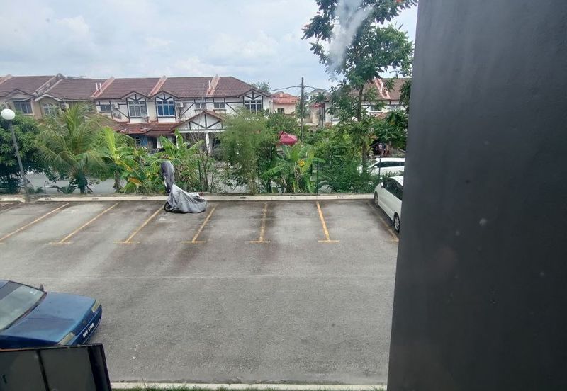 Lily Apartment, Taman Saujana Utama