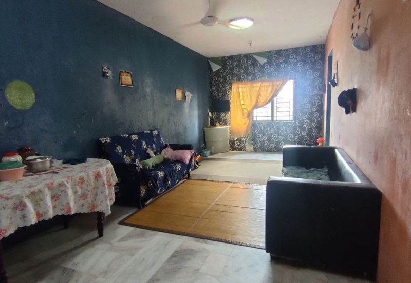 Lily Apartment, Taman Saujana Utama