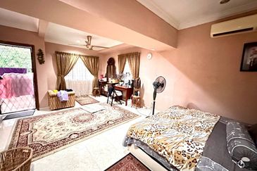 Double Storey END LOT Taman Melawati.