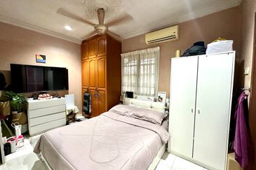 Double Storey END LOT Taman Melawati.