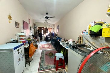 Iris Apartment, Saujana Utama, Sungai Buloh 