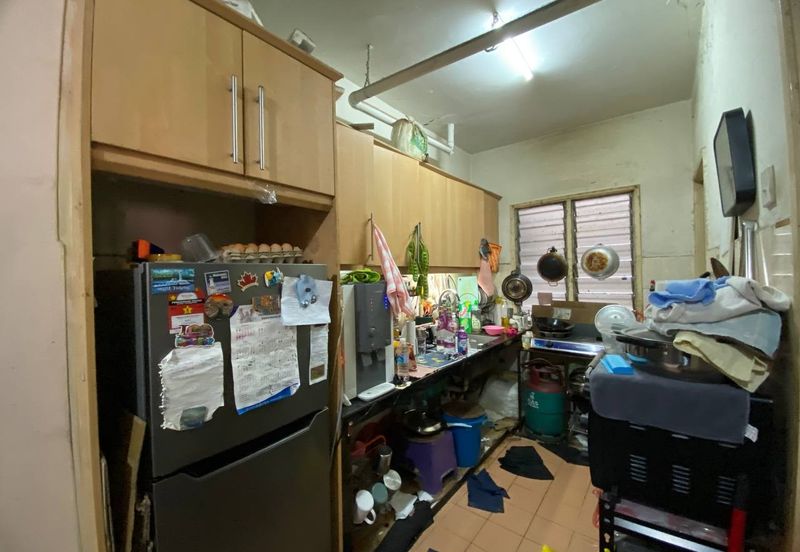 Iris Apartment, Saujana Utama, Sungai Buloh 