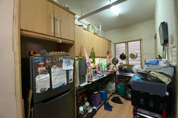 Iris Apartment, Saujana Utama, Sungai Buloh 