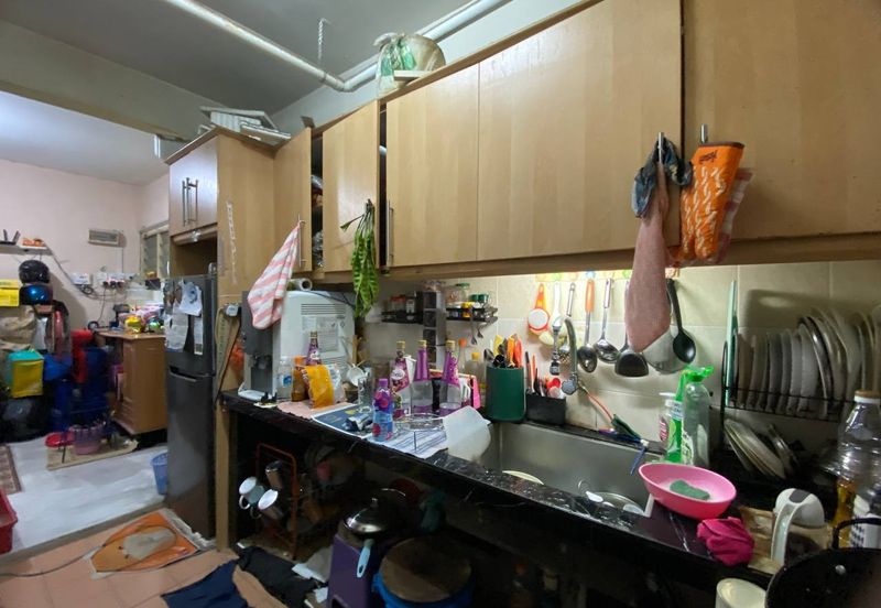 Iris Apartment, Saujana Utama, Sungai Buloh 