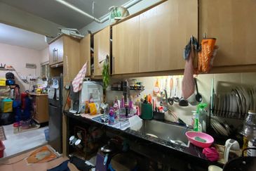 Iris Apartment, Saujana Utama, Sungai Buloh 