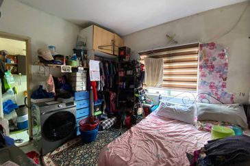 Iris Apartment, Saujana Utama, Sungai Buloh 