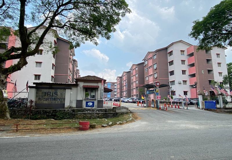 Iris Apartment, Saujana Utama, Sungai Buloh 