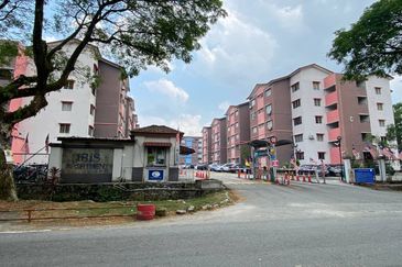 Iris Apartment, Saujana Utama, Sungai Buloh 