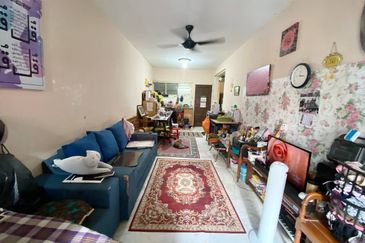 Iris Apartment, Saujana Utama, Sungai Buloh 