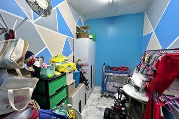 Dahlia Apartment ( Saujana Utama 2 )