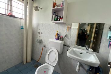 Dahlia Apartment ( Saujana Utama 2 )