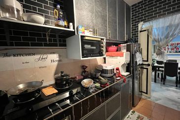 Dahlia Apartment ( Saujana Utama 2 )