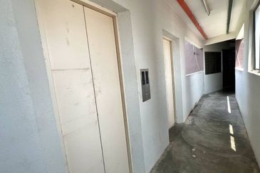 Dahlia Apartment ( Saujana Utama 2 )