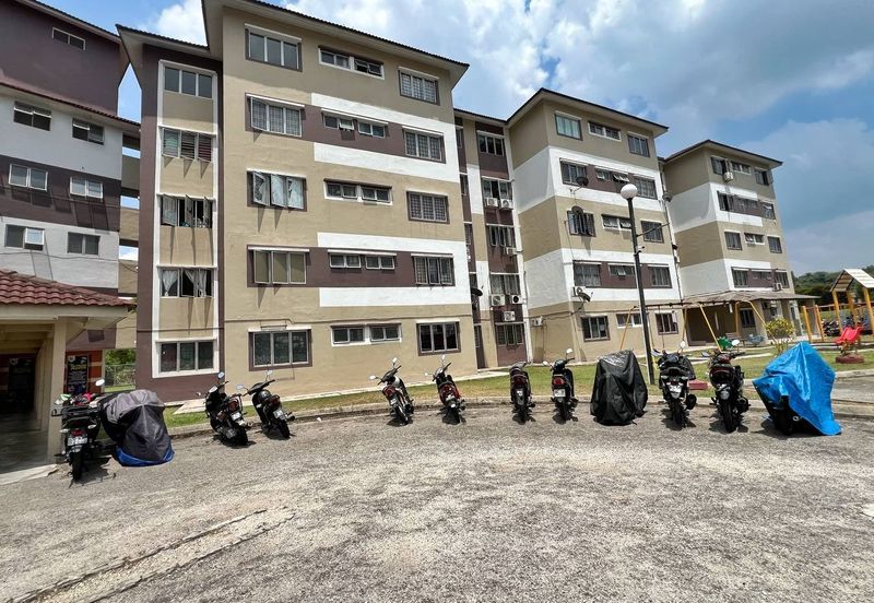 Dahlia Apartment ( Saujana Utama 2 )
