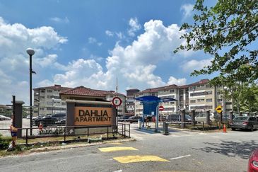 Dahlia Apartment ( Saujana Utama 2 )