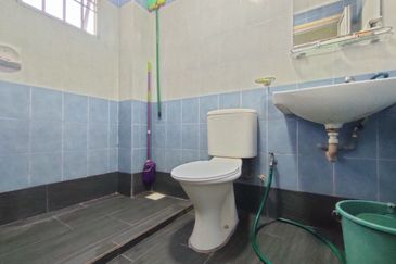 Jalan Spektrum U16 @ Taman Bukit Subang