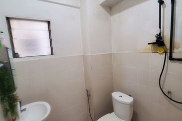 Pangsapuri Bukit Awansari (OG Court)