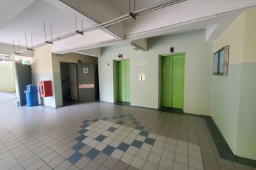 Pangsapuri Bukit Awansari (OG Court)