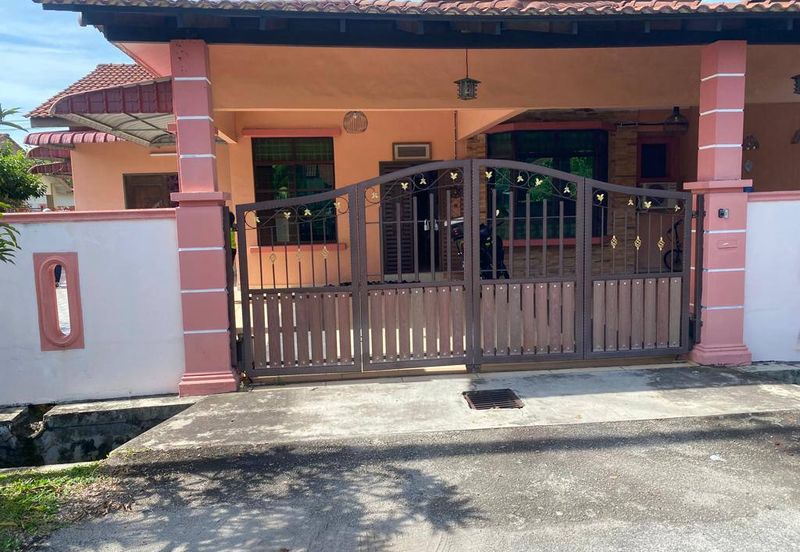 END LOT TAMAN TANJUNG MINYAK JAYA WITH EXTRA LAND