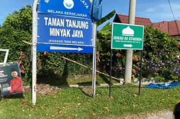 END LOT TAMAN TANJUNG MINYAK JAYA WITH EXTRA LAND