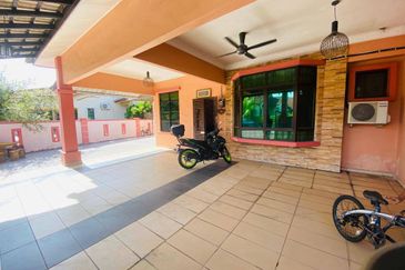 END LOT TAMAN TANJUNG MINYAK JAYA WITH EXTRA LAND