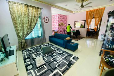 END LOT TAMAN TANJUNG MINYAK JAYA WITH EXTRA LAND