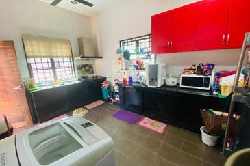 END LOT TAMAN TANJUNG MINYAK JAYA WITH EXTRA LAND