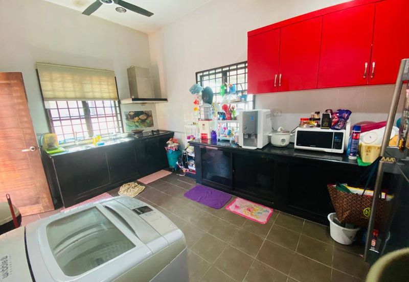 END LOT TAMAN TANJUNG MINYAK JAYA WITH EXTRA LAND