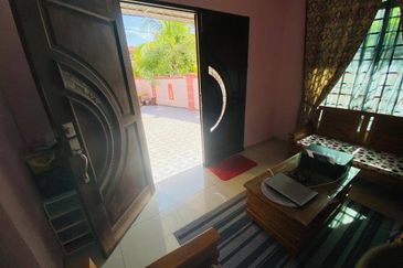 END LOT TAMAN TANJUNG MINYAK JAYA WITH EXTRA LAND